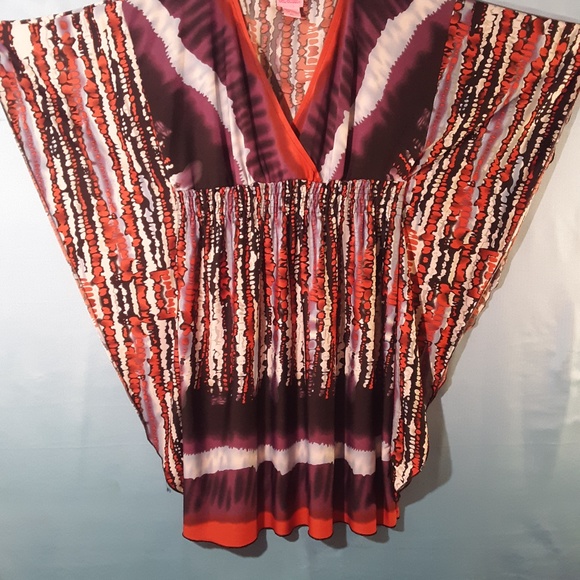 Multicolor Pull Over Top - Picture 3 of 3